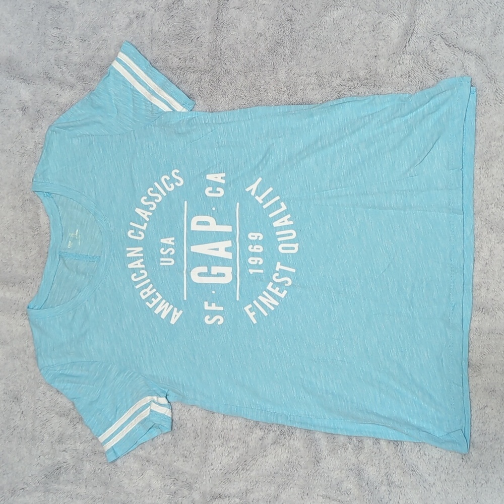 Women's Gap baseball style Tshirt.